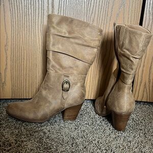 Stylish Tan Women's Boots